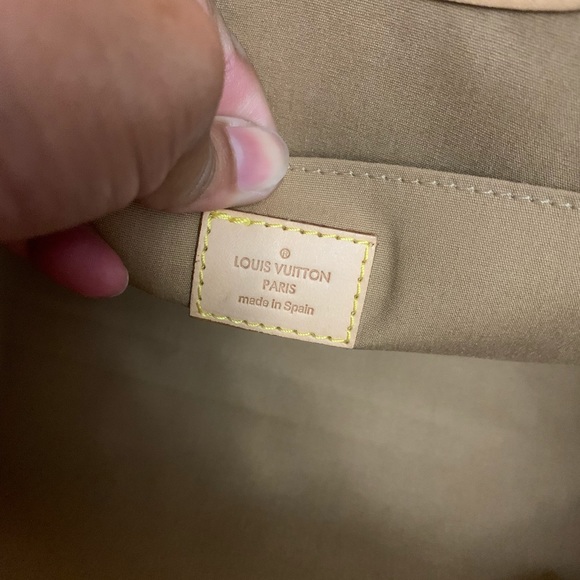 Roxbury - Picture 7 of 16